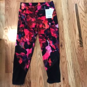 Athleta High Rise Mystique Chaturanga Mesh Capri